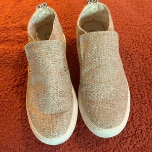 Womens Hey Dudes slip on comfy shoes